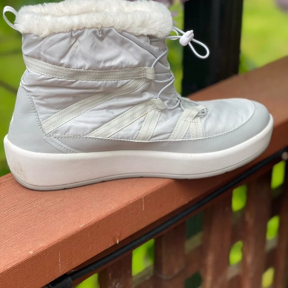 Clarks Cloudsteppers Step North Frost Ankle Boots US 9.5 Grey White - Picture 3 of 12